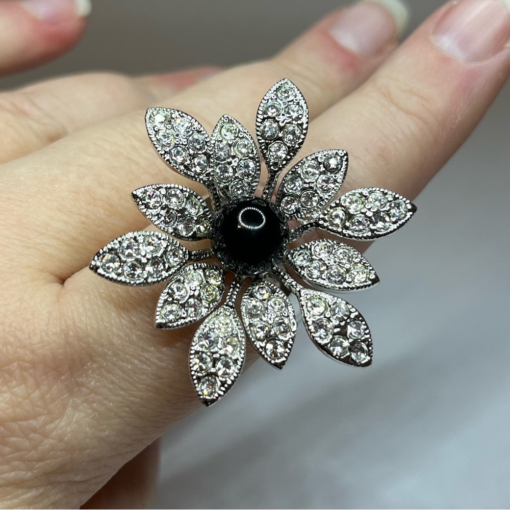 Silver Rhinestone Flower Ring